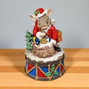 Vintage Resin Christmas Mouse Music Box: Musical Holiday Figurine Decor